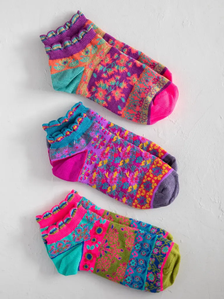 Calcetín tobillero con estampado floral mostaza