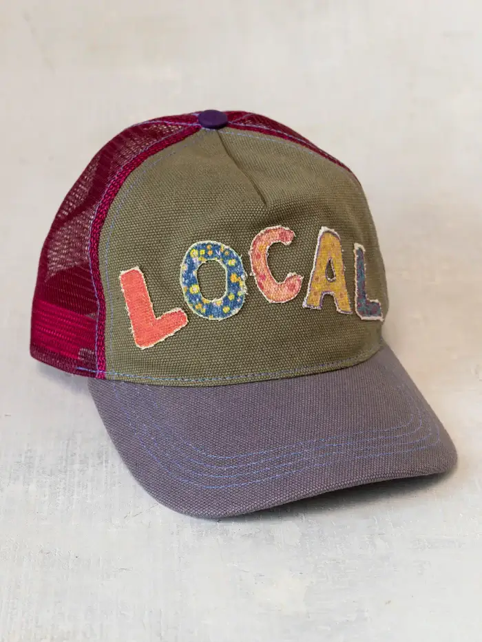 Gorra en Canvas con Letras Bordadas Local