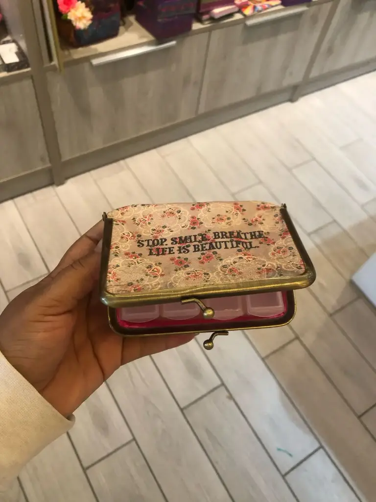 BOLSA DE PASTILLAS DEJA DE SONREÍR Y RESPIRAR