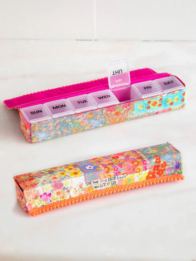 Pastillero semanal con forro floral