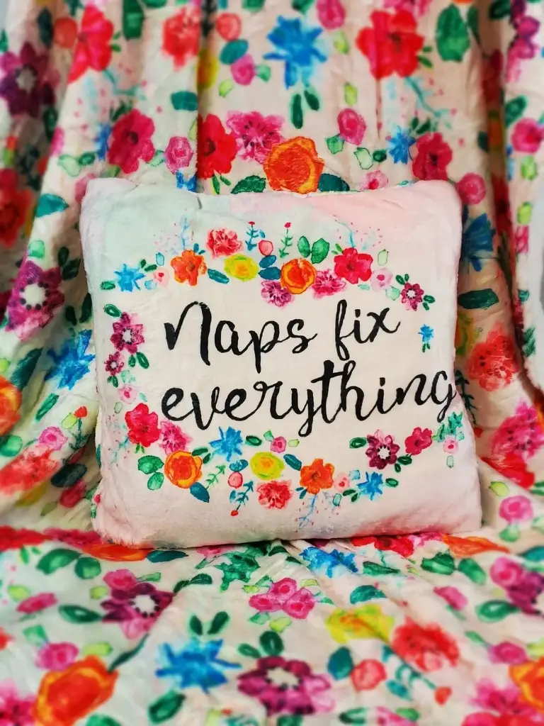 Las siestas con mantas y almohadas lo solucionan todo