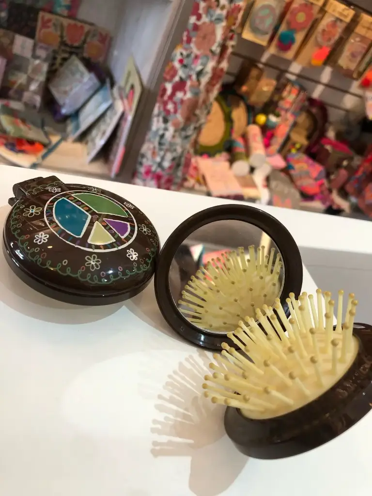 CEPILLO Y ESPEJO PAZ