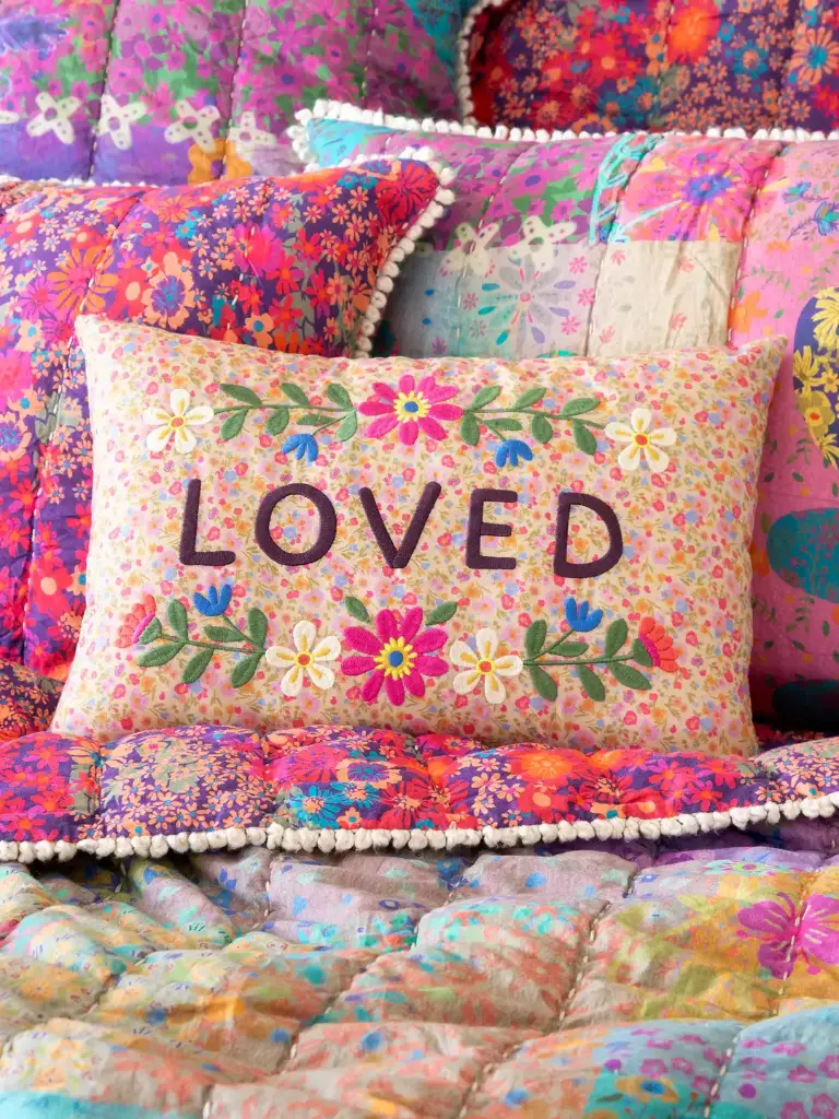Cojin Almohada Bordado a mano Amor