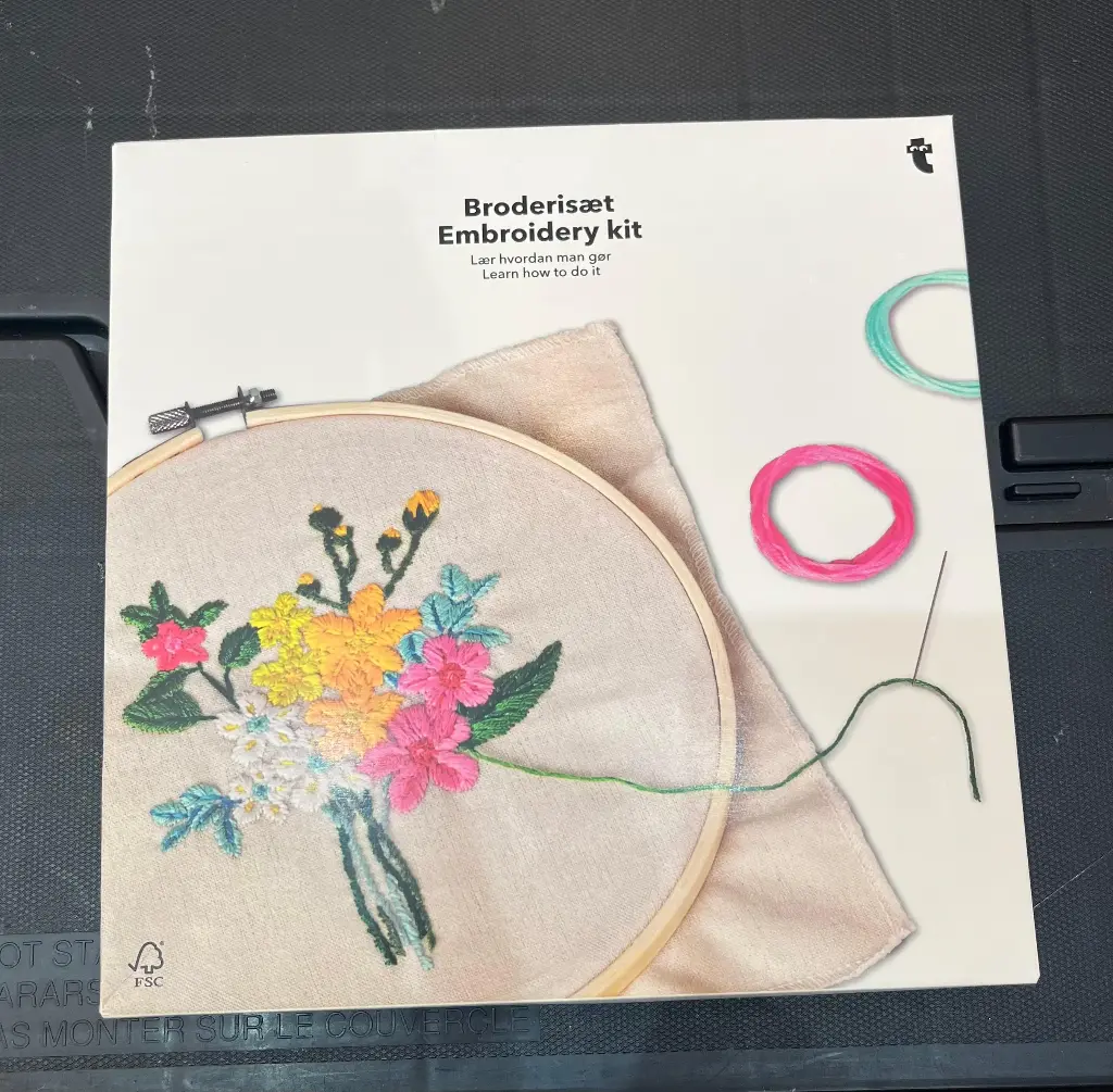 Set de costura de flores con instrucciones para bordado