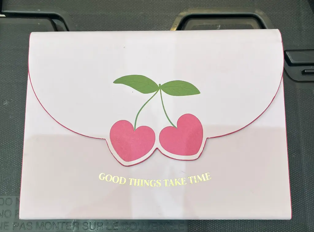 Libreta magnetica rosada de cerezas corazon