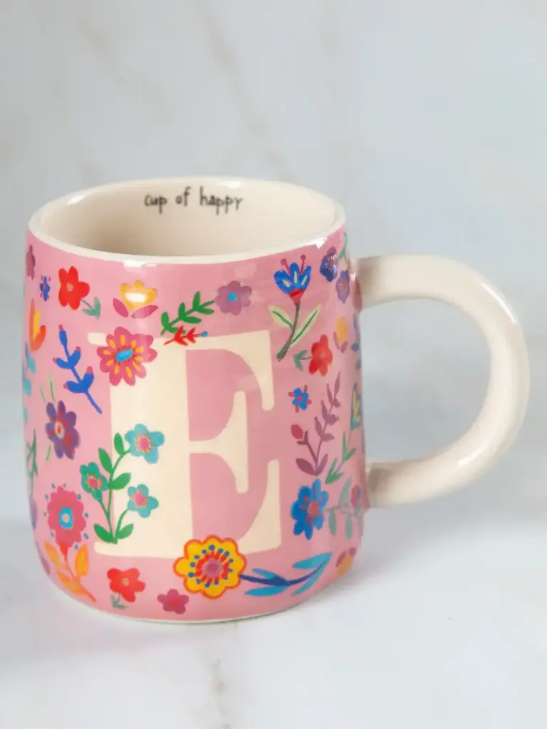 Taza de inicial Letra E de flores