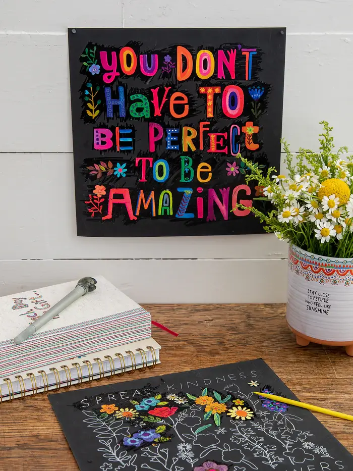 Libreta para dibujo con posters para calcar