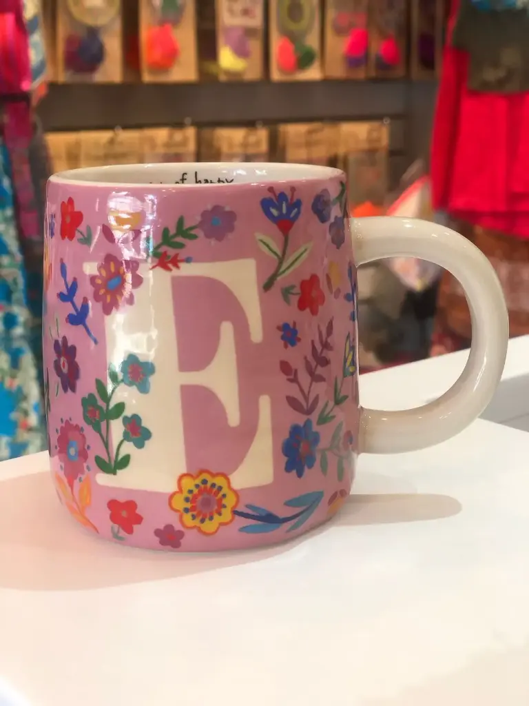 Tazas con inicial E Floral