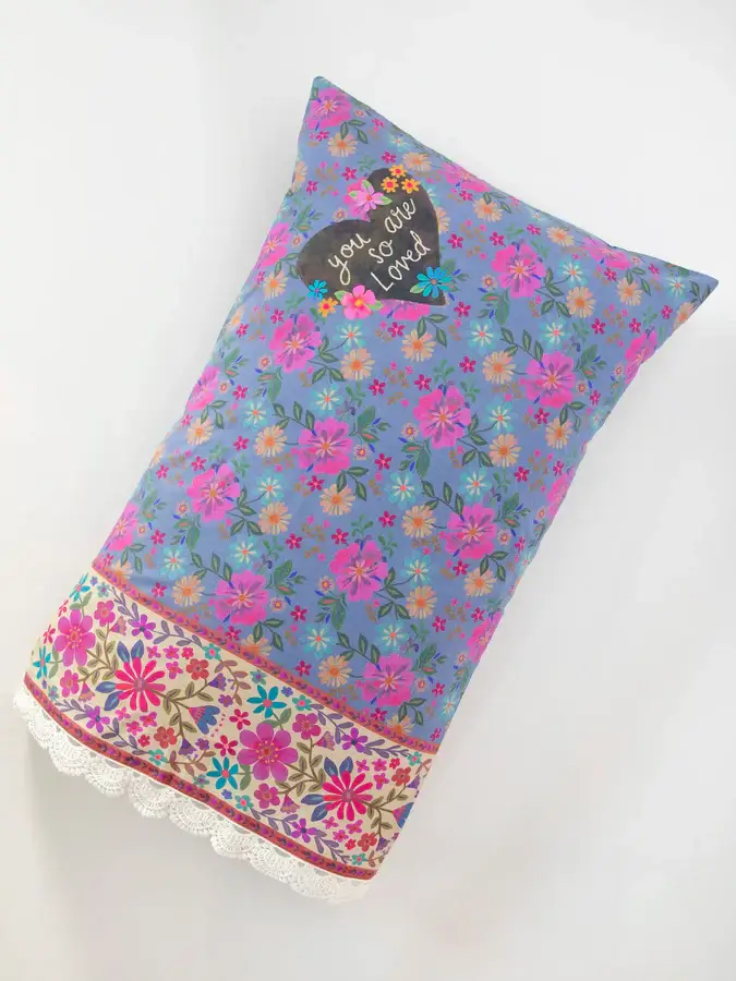 Cubrealmohada Bordado a mano  Tu Eres muy Amada