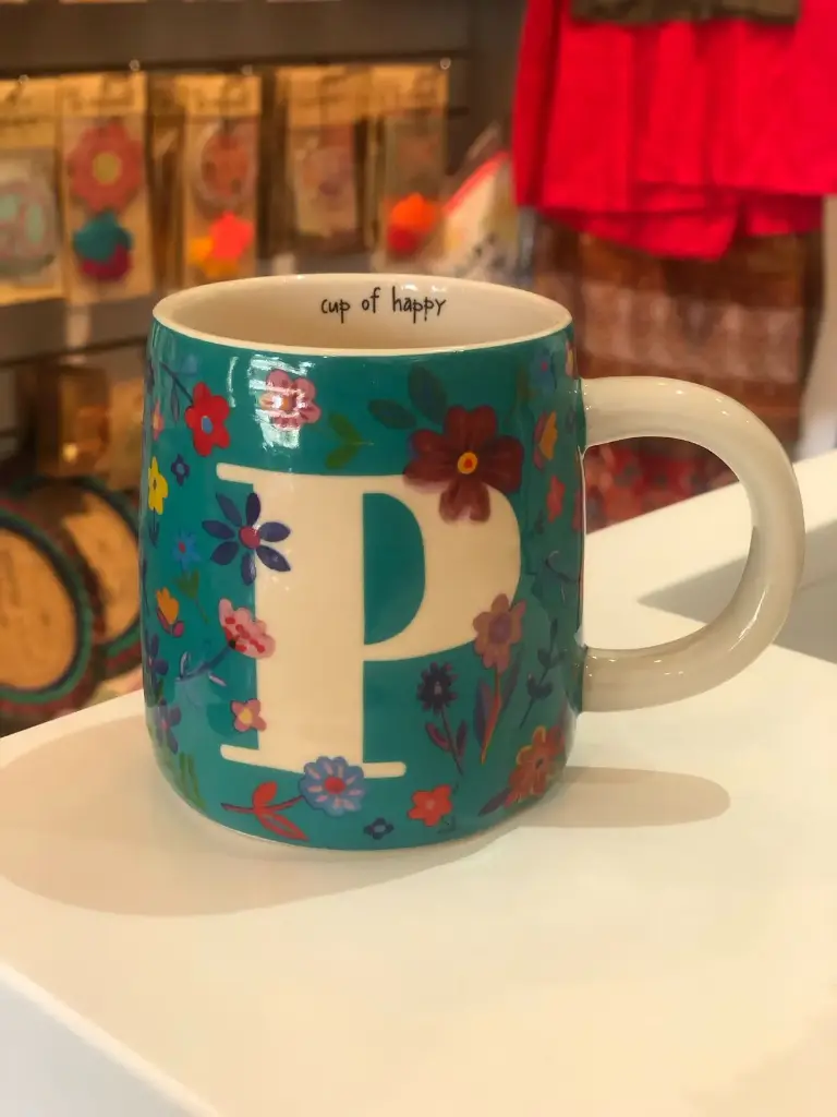 Tazas con inicial P Floral