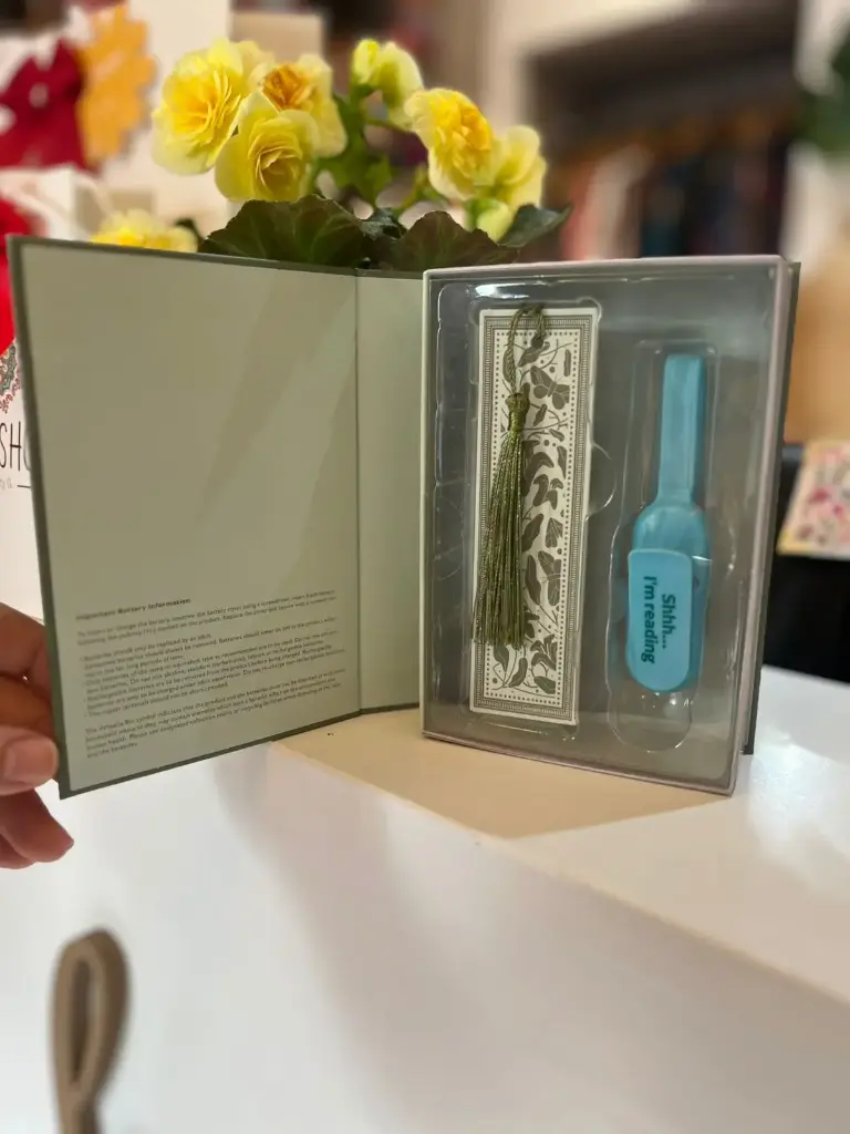 Set de marcalibros con linterna