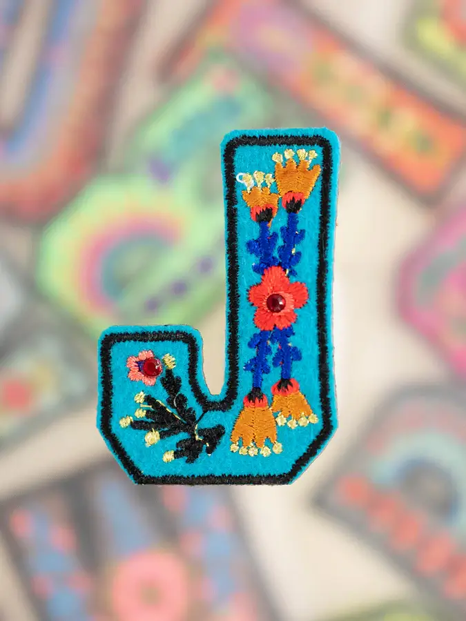 Parche Bordado letra J reusable
