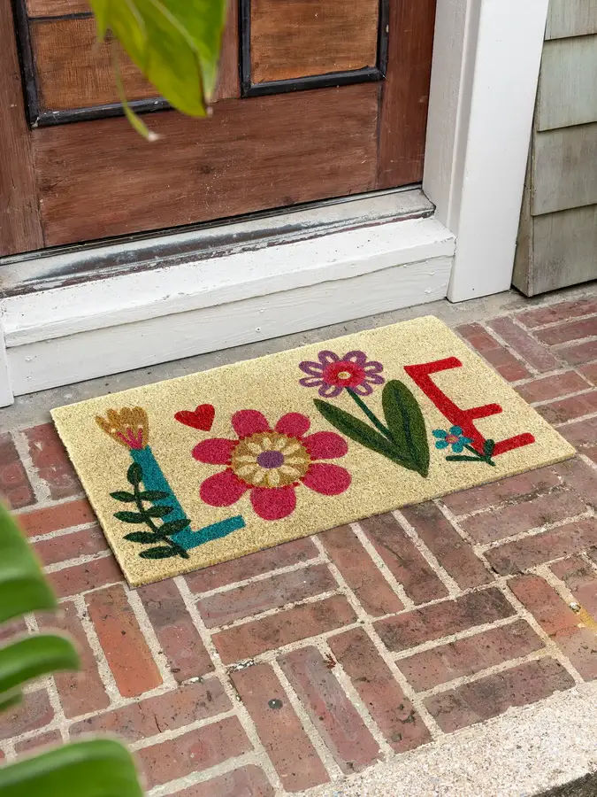 Alfombra crema bordada colores AMOR