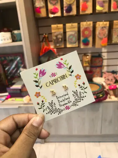[ERNG099] Pendientes pequeños Capricornio