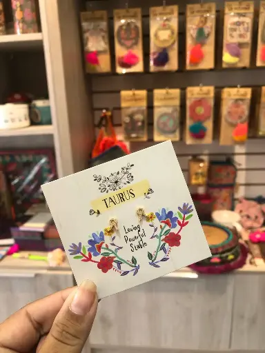 [ERNG091] Tiny Earrings Taurus