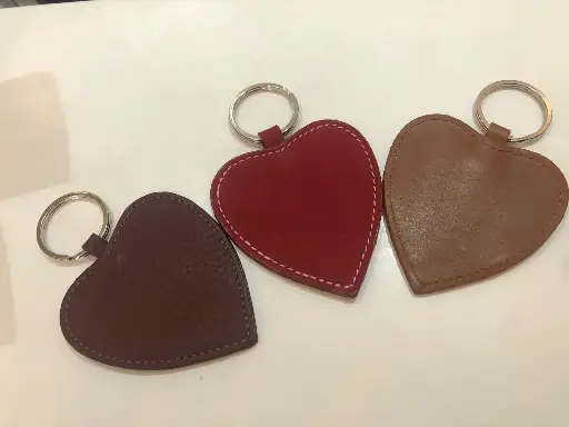 LLAVEROS CORAZÓN PIEL