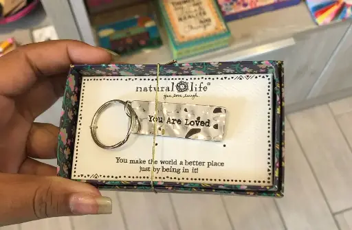 [KC143] KC en caja Eres amado