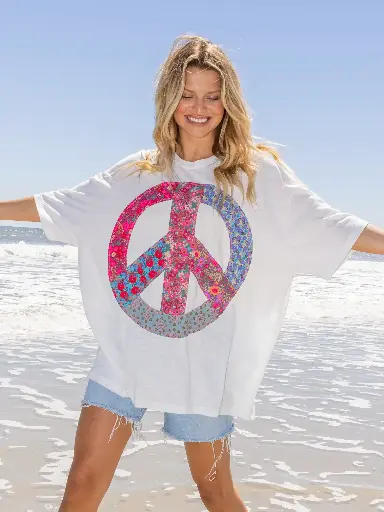 [TEE001613] Camiseta con apliques de gran tamaño