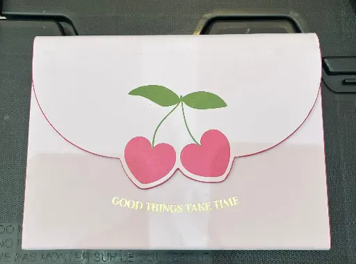 [GOODTHINGS] Libreta magnetica rosada de cerezas corazon