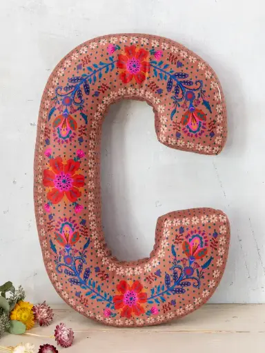 [PLW000155] Cojin Bordado Letra C Flores Tipicas