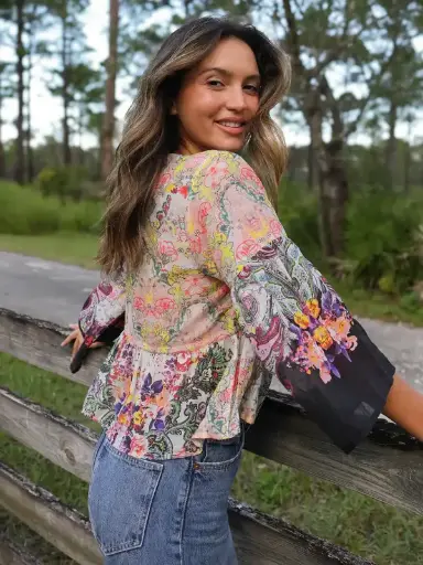 [TOP002129] Blusa mangas tres cuartas con detalles a mano Florales